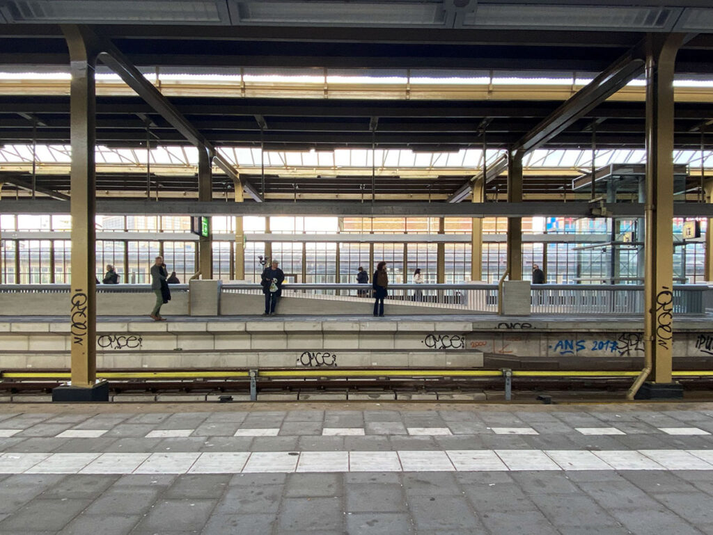 1629 20221025 de diepte van het Amstelstation-IMG_3006 bewerkt
